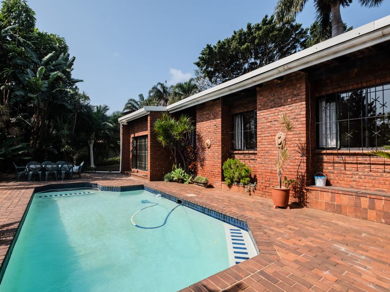 Seller says must sell ! 3 bedroom with pool - Photo 7