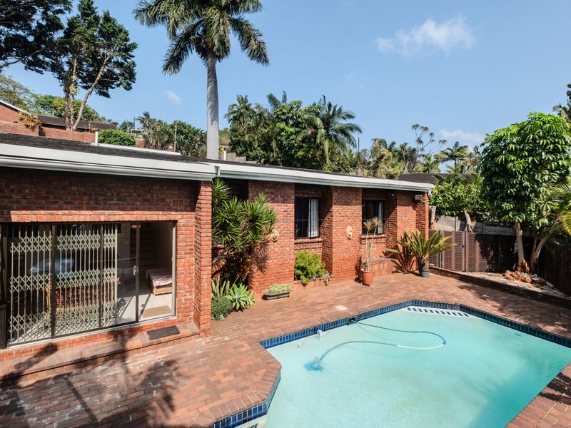 Seller says must sell ! 3 bedroom with pool - Photo 6