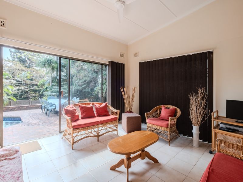 Seller says must sell ! 3 bedroom with pool - Photo 2