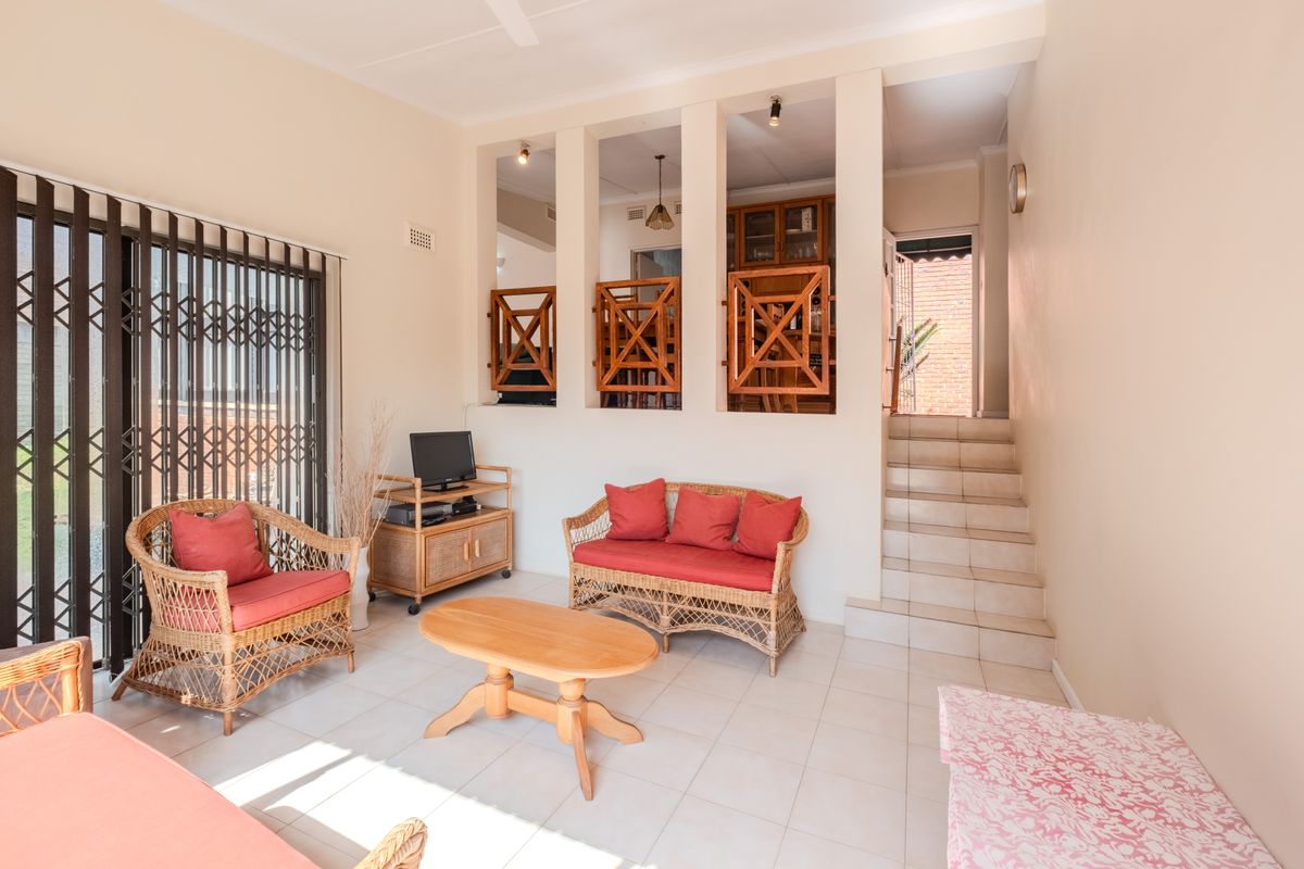 Seller says must sell ! 3 bedroom with pool - Photo 4