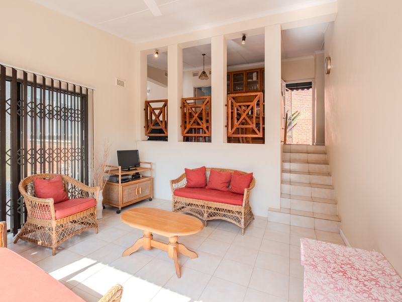 Seller says must sell ! 3 bedroom with pool - Photo 4