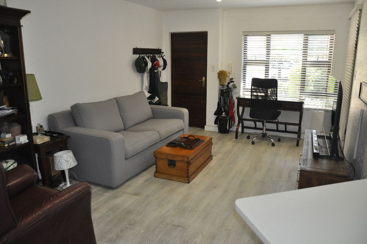 Chic Ground Floor Living in Prime Parktown Square - Photo 2