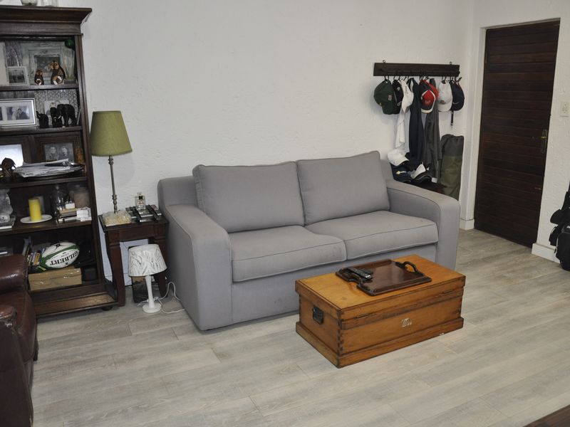 Chic Ground Floor Living in Prime Parktown Square - Photo 4