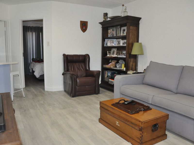 Chic Ground Floor Living in Prime Parktown Square - Photo 5