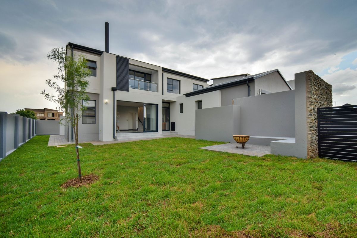 Modern 4-Bedroom Home in Sought-After Fountainbrook Estate - Photo 2