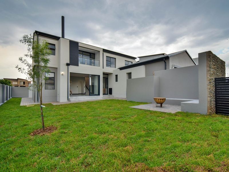 Modern 4-Bedroom Home in Sought-After Fountainbrook Estate - Photo 2
