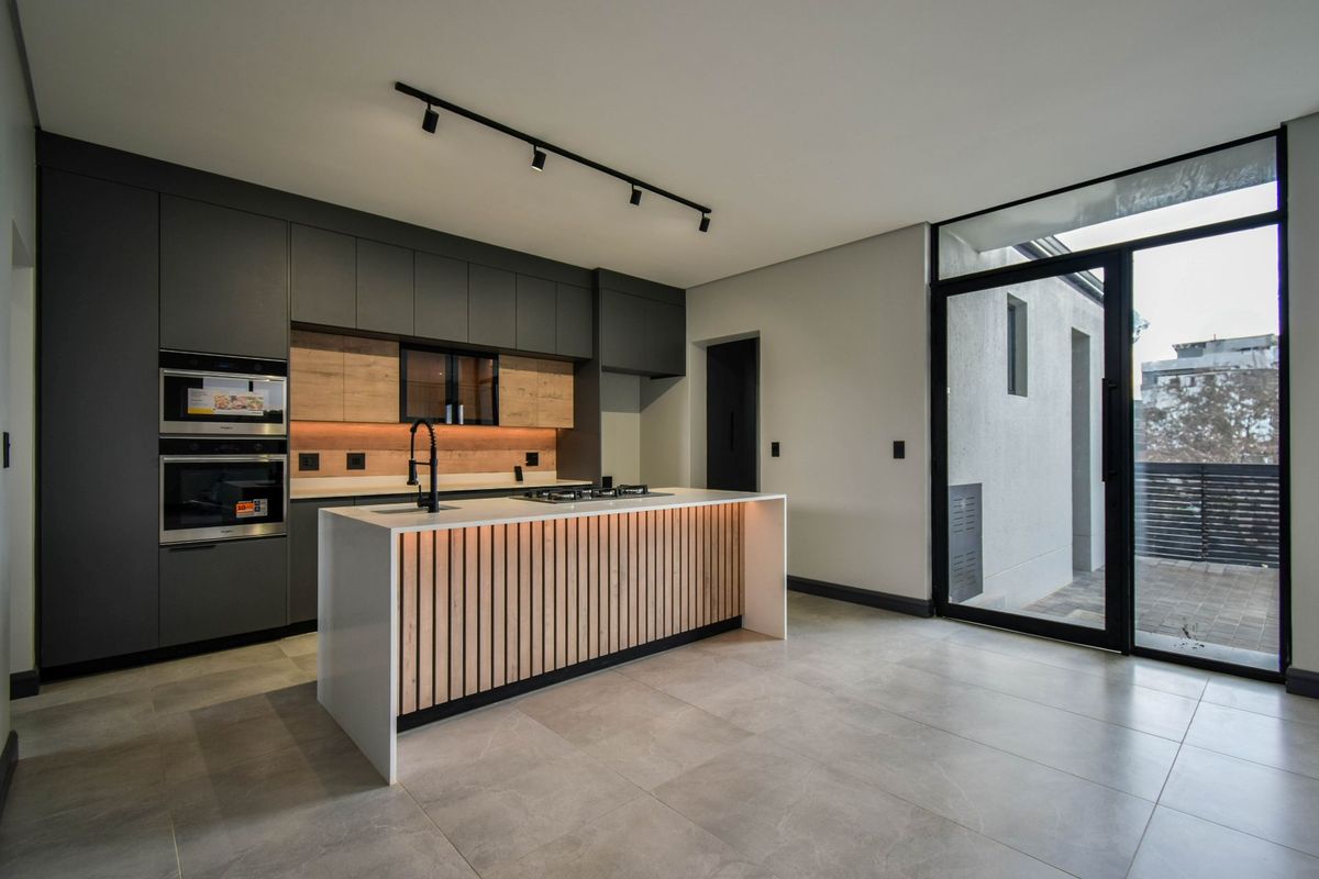 Modern 4-Bedroom Home in Sought-After Fountainbrook Estate - Photo 5