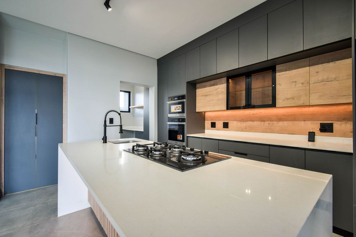 Modern 4-Bedroom Home in Sought-After Fountainbrook Estate - Photo 3