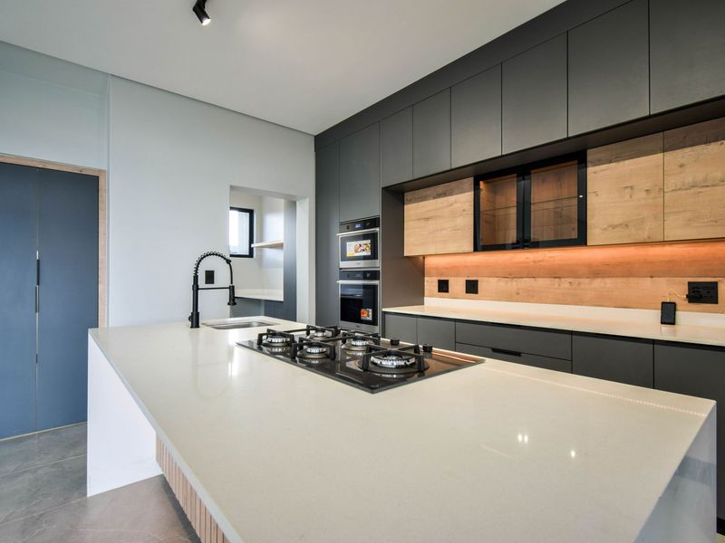 Modern 4-Bedroom Home in Sought-After Fountainbrook Estate - Photo 3