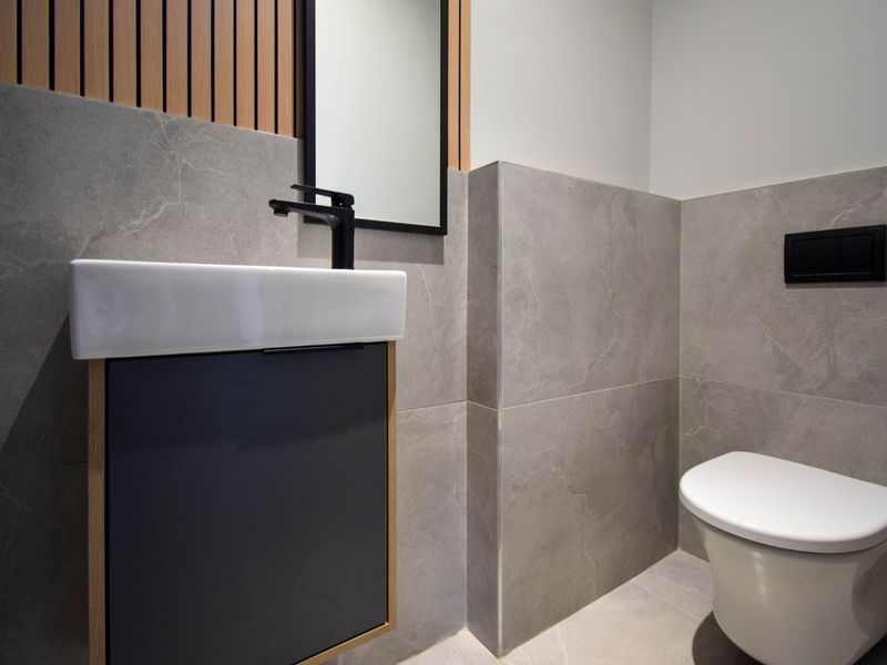 Modern 4-Bedroom Home in Sought-After Fountainbrook Estate - Photo 10