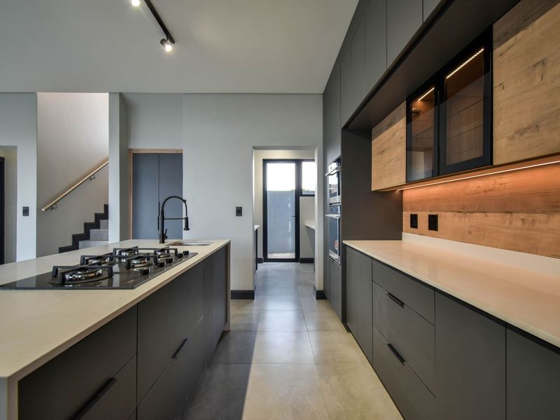 Modern 4-Bedroom Home in Sought-After Fountainbrook Estate - Photo 8