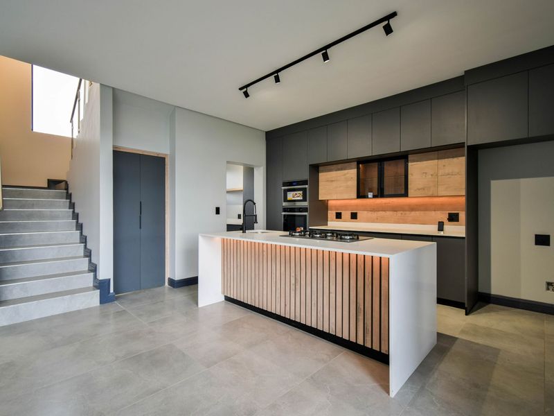 Modern 4-Bedroom Home in Sought-After Fountainbrook Estate - Photo 7