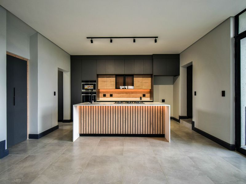 Modern 4-Bedroom Home in Sought-After Fountainbrook Estate - Photo 6