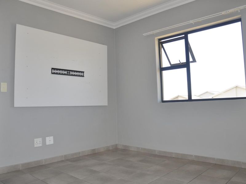 2-Bedroom Apartment for sale in the Heart of Noordwyk - Photo 5
