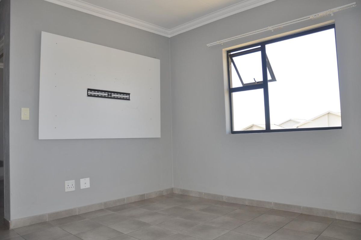 2-Bedroom Apartment for sale in the Heart of Noordwyk - Photo 5