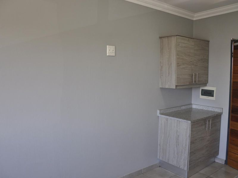 2-Bedroom Apartment for sale in the Heart of Noordwyk - Photo 2
