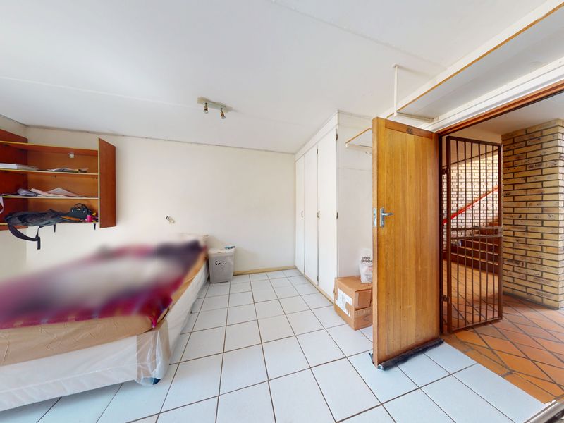Neat ground-floor  bachelor flat in secure complex - Photo 10