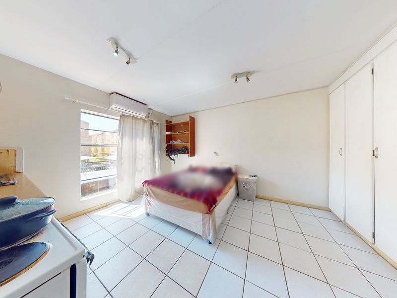 Neat ground-floor  bachelor flat in secure complex - Photo 6