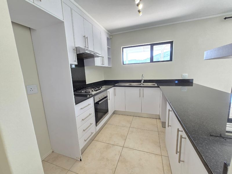 Two bedroom home - Photo 10