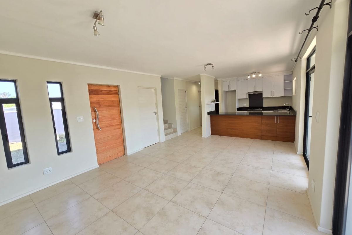 Two bedroom home - Photo 2