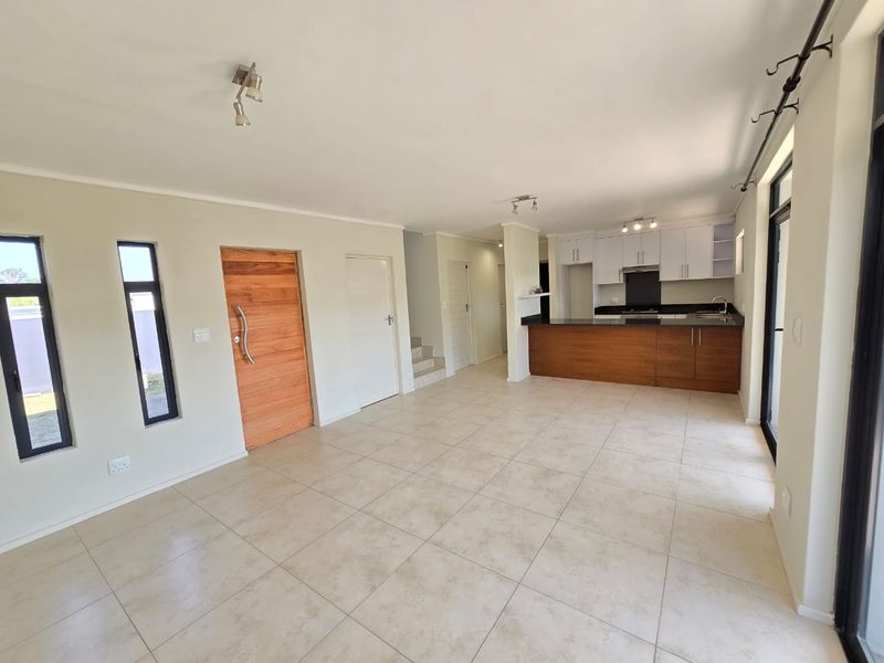 Two bedroom home - Photo 2