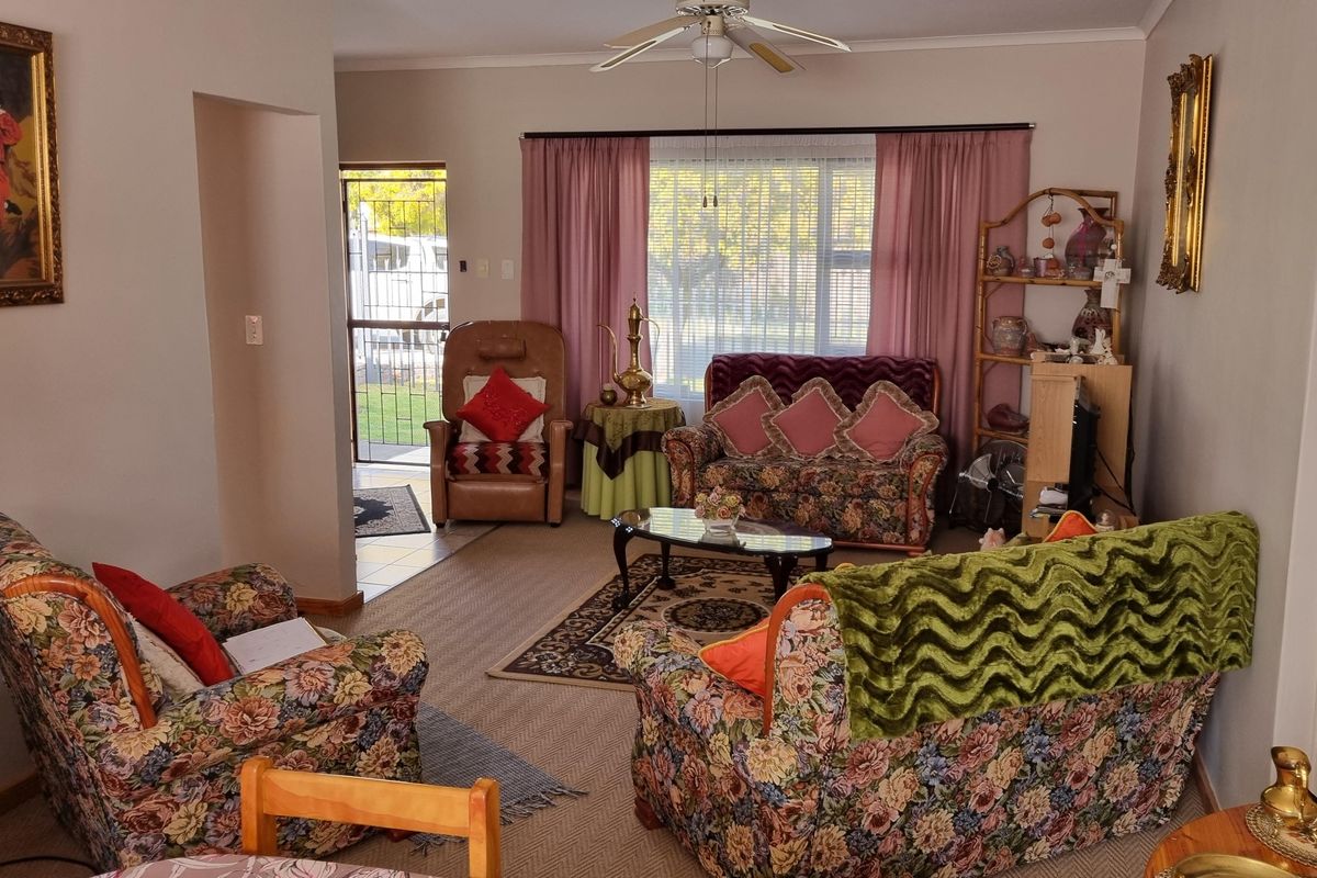 Free-standing unit in Falon Crest - Photo 2