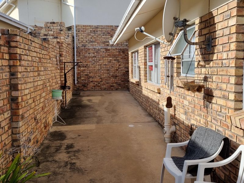 Free-standing unit in Falon Crest - Photo 5