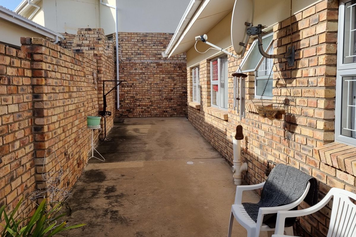 Free-standing unit in Falon Crest - Photo 5