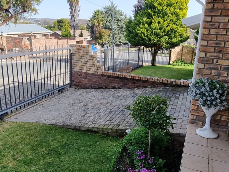 Free-standing unit in Falon Crest - Photo 6