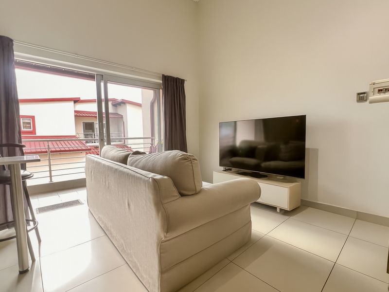 Cosy Modern 1-Bedroom Apartment in Secure Little Fourways - Photo 7