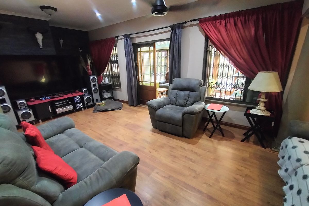 Tropical Oasis: Multiple Bedroom Home with Solar, Borehole & Luxury Entertainment Areas - Photo 5