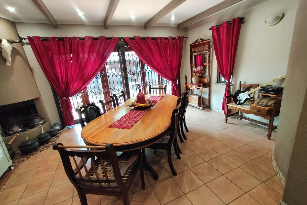 Tropical Oasis: Multiple Bedroom Home with Solar, Borehole & Luxury Entertainment Areas - Photo 4