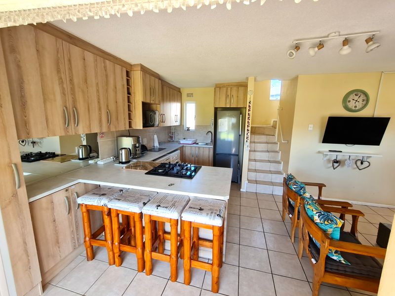 Three Bedroom Townhouse with Furniture in Marina Martinique, Jeffreys Bay - Photo 3
