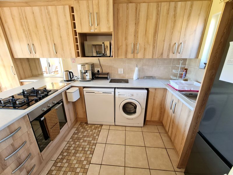 Three Bedroom Townhouse with Furniture in Marina Martinique, Jeffreys Bay - Photo 7