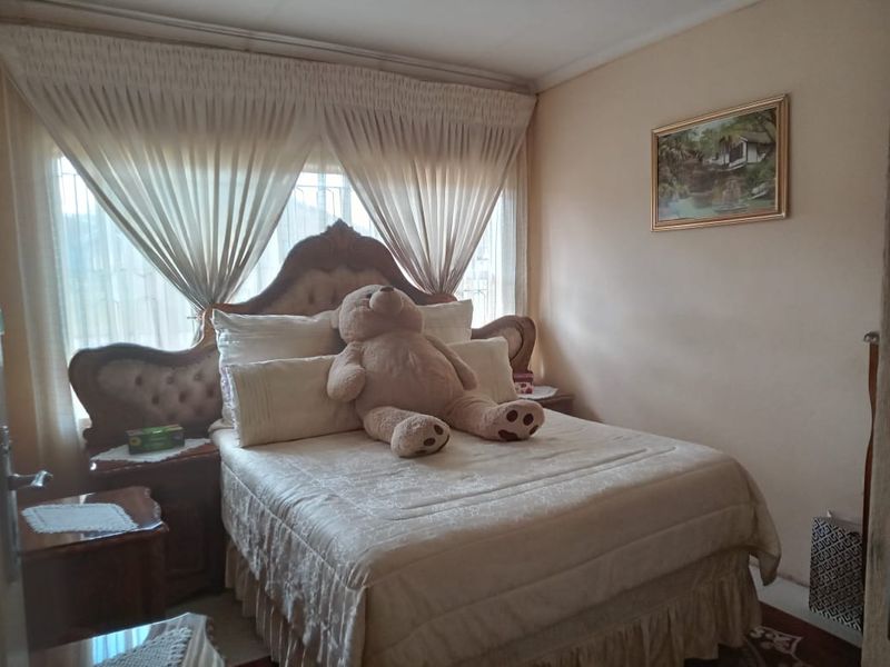 Sunny 4-bedroom Family House in quiet area - Photo 6