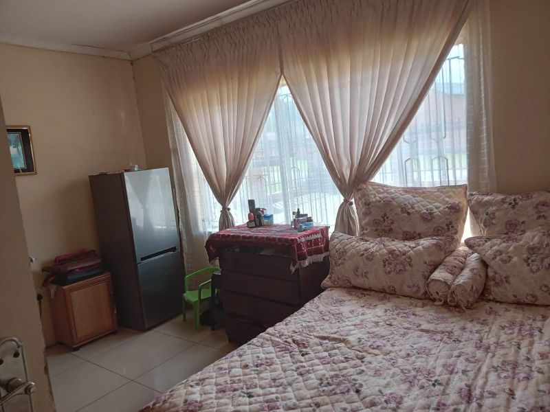 Sunny 4-bedroom Family House in quiet area - Photo 7