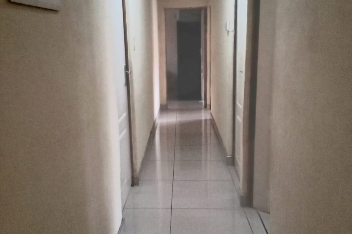 Sunny 4-bedroom Family House in quiet area - Photo 4