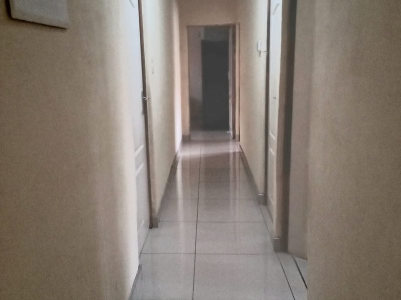 Sunny 4-bedroom Family House in quiet area - Photo 4