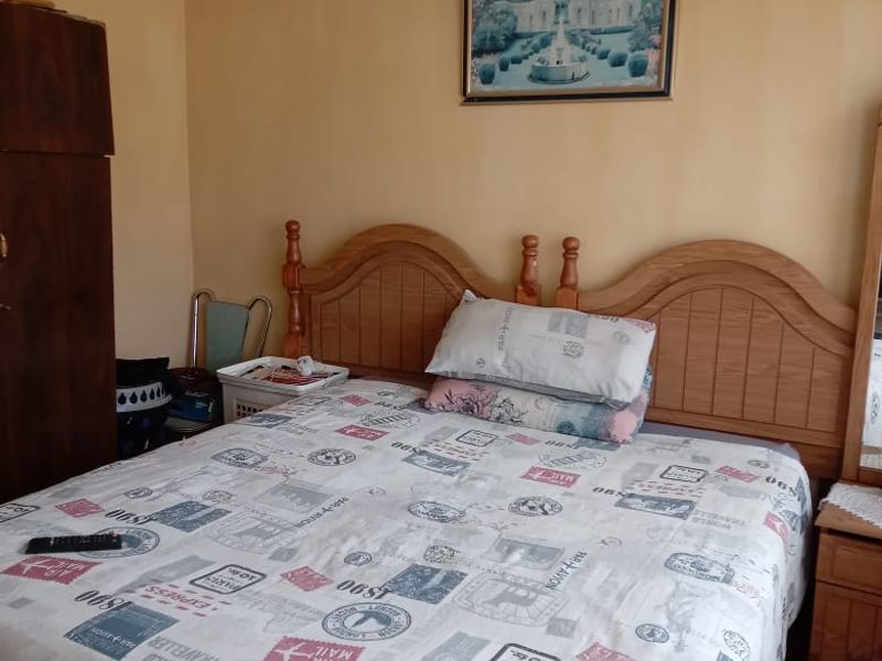 Sunny 4-bedroom Family House in quiet area - Photo 5