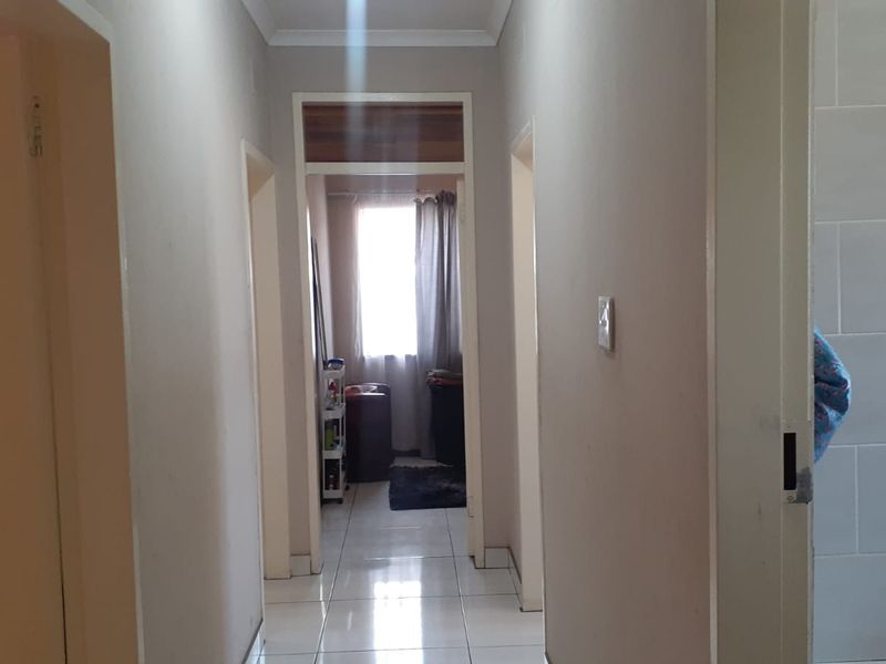 Stunning 3-bedroom home in Vanderbijlpark CW 5, perfect for families seeking comfort and style! - Photo 10