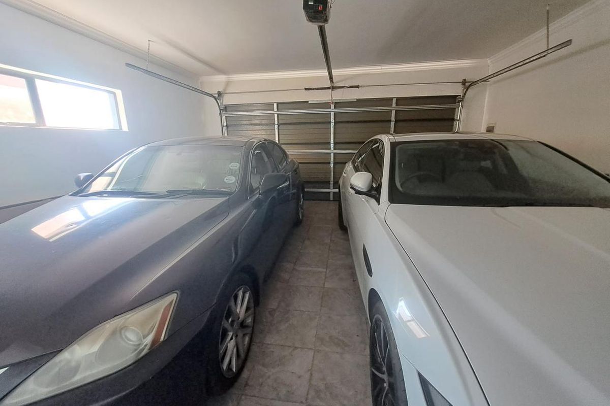Modern 3-bedroom Family Home in the Heart of Orchards!! - Photo 4