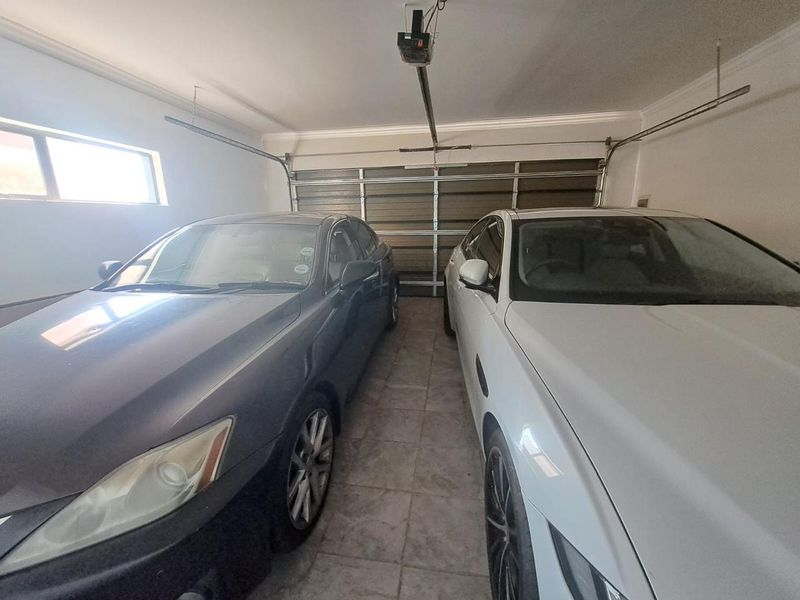 Modern 3-bedroom Family Home in the Heart of Orchards!! - Photo 4