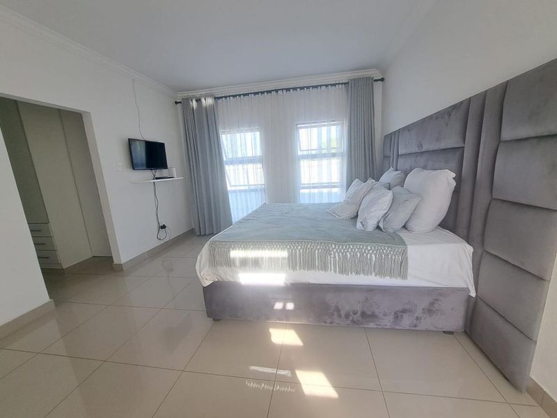 Modern 3-bedroom Family Home in the Heart of Orchards!! - Photo 9