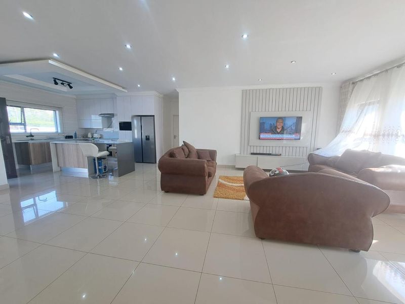 Modern 3-bedroom Family Home in the Heart of Orchards!! - Photo 7