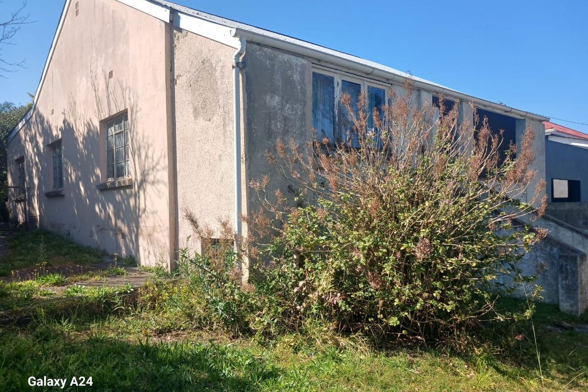 3 Bedroom Fixer-Upper - Photo 4