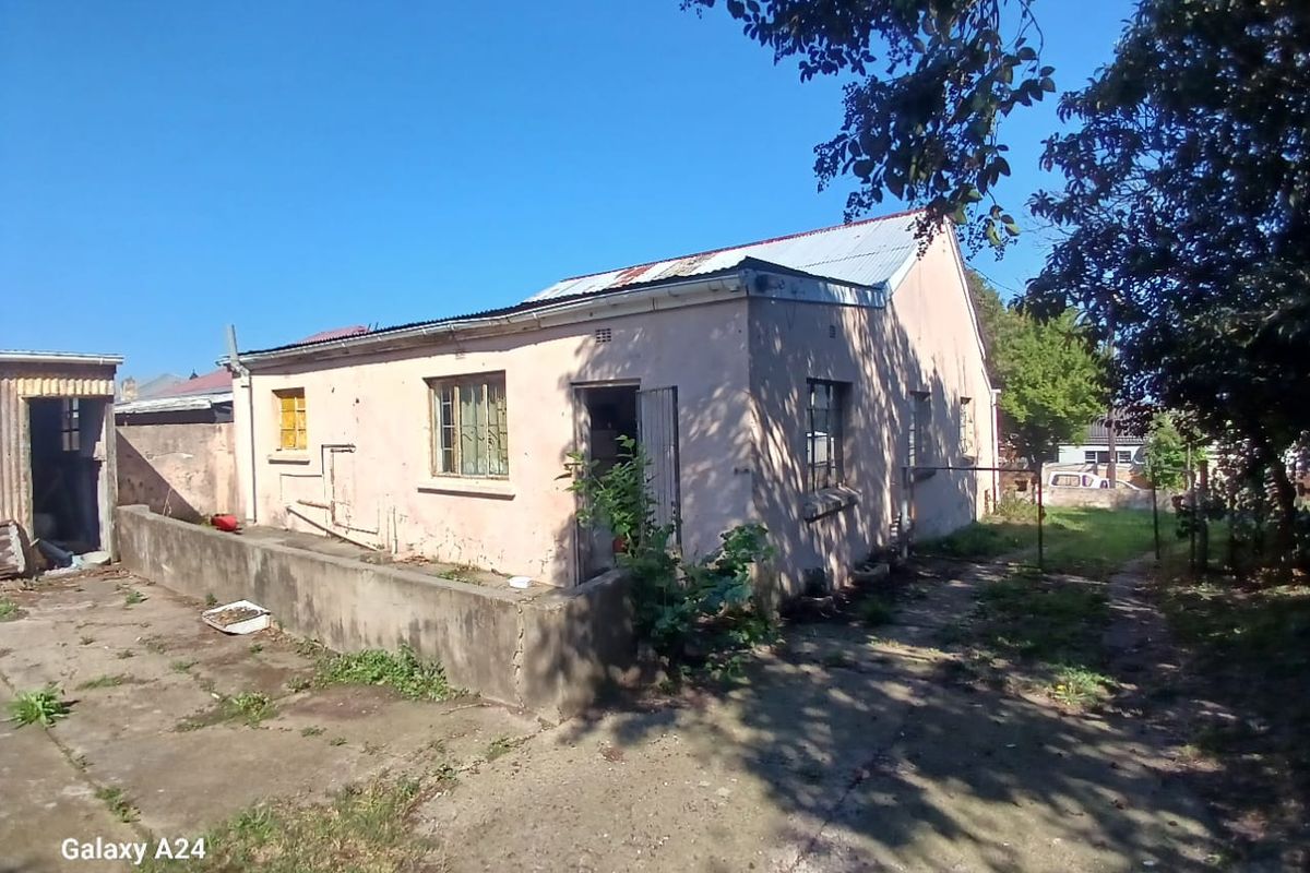 3 Bedroom Fixer-Upper - Photo 3