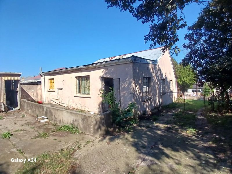 3 Bedroom Fixer-Upper - Photo 3