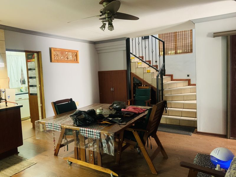 Exquisite Double-Storey 5 bedroom home in Aerorand. - Photo 8