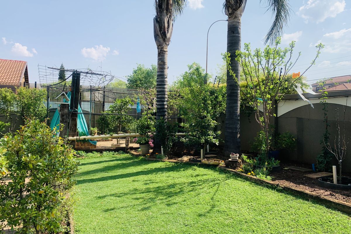 Exquisite Double-Storey 5 bedroom home in Aerorand. - Photo 2