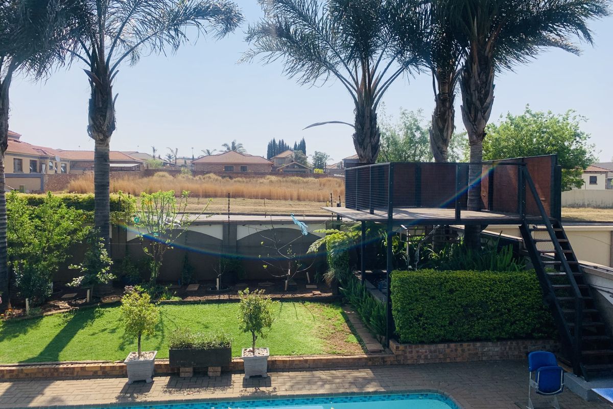 Exquisite Double-Storey 5 bedroom home in Aerorand. - Photo 4